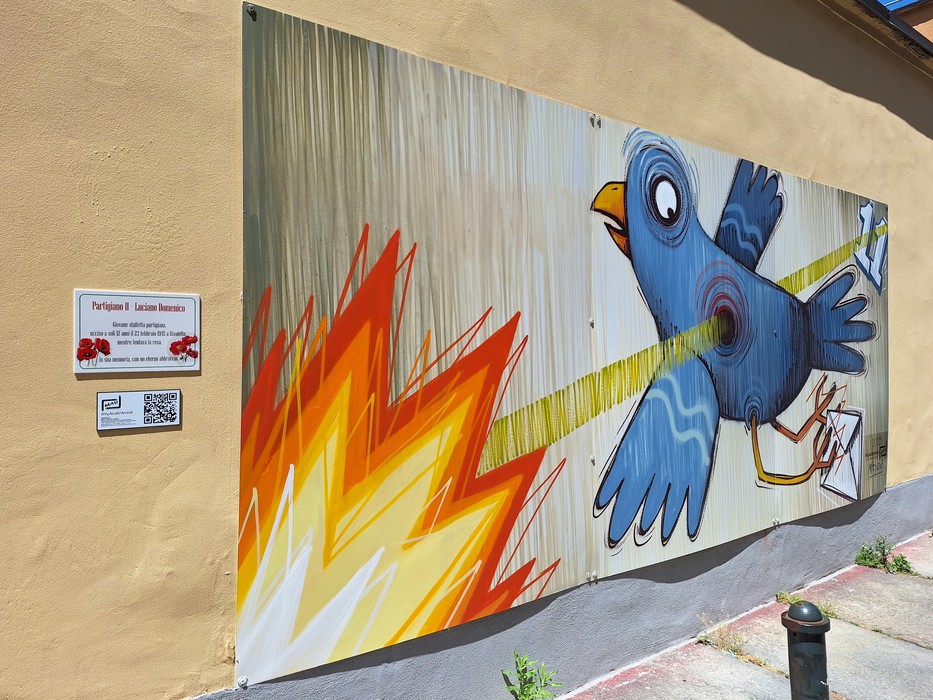 Murale colorato che rappresenta un uccello blu in volo con effetti grafici dinamici.