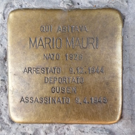 Pietra d'inciampo dedicata a Mario Mauri, vittima della deportazione durante la Seconda Guerra Mondiale.