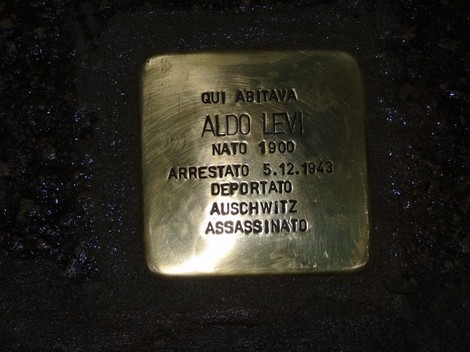 Pietra d'inciampo che commemora Aldo Levi, vittima della deportazione ad Auschwitz nel 1943.