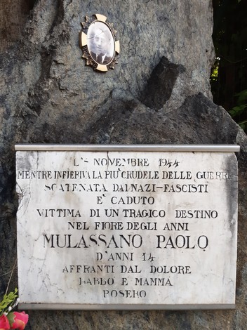 Cippo commemorativo a Mulassano dedicato a Paolo Mulassano, vittima della Seconda guerra mondiale.