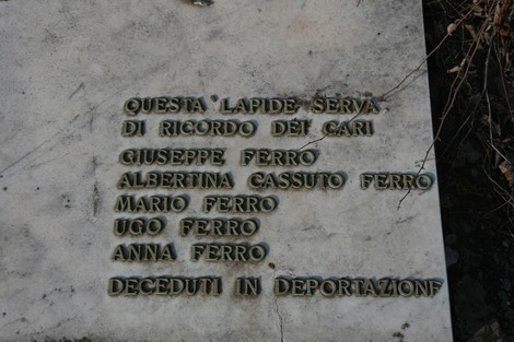 Cenotafi commemorativi dei deportati nel cimitero ebraico, in memoria di famiglie ebreo-italiane.