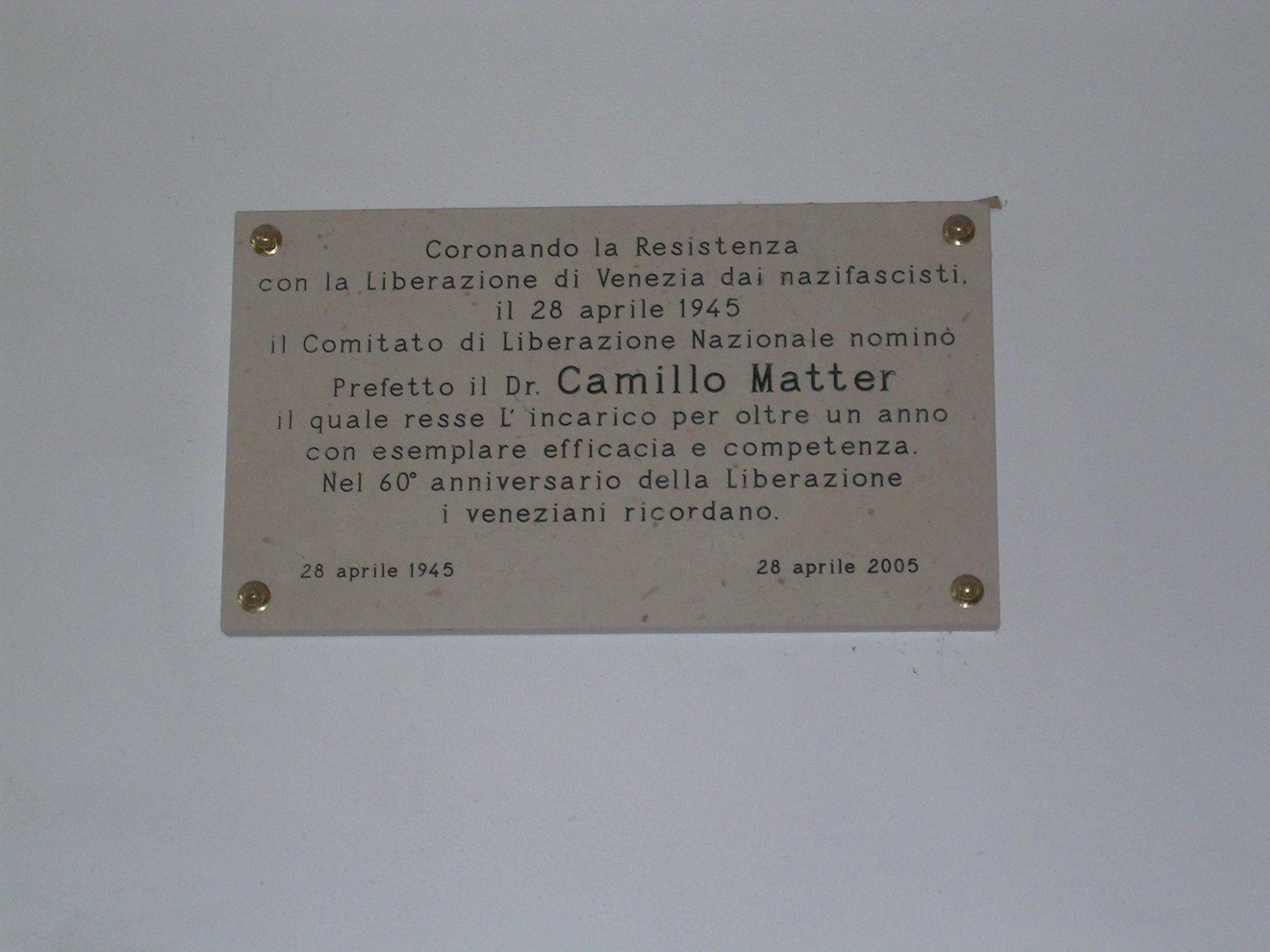 Lapide commemorativa dedicata a Camillo Matter, in onore della sua resistenza e del contributo alla Liberazione di Venezia.