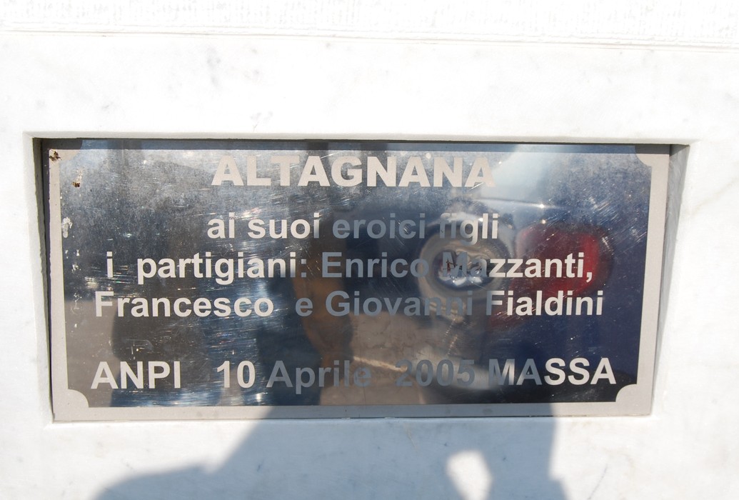 Monumento di Altagnana dedicato ai partigiani Enrico Mazzanti, Francesco e Giovanni Fialdini, Massa.