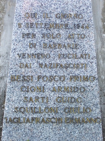 Cippo commemorativo ai caduti di Sommaia, in ricordo delle vittime del nazifascismo.
