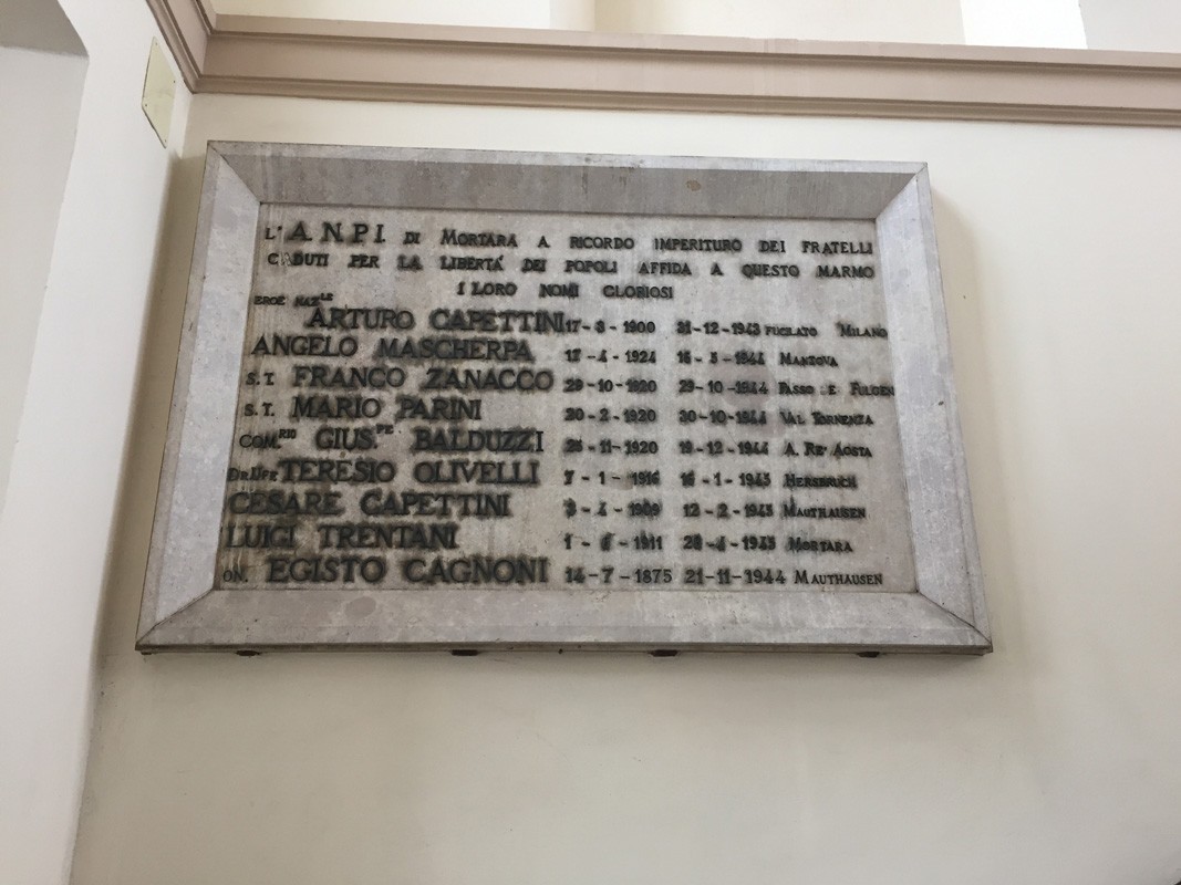 Lapide commemorativa dedicata ai resistenti di Mortara, in onore dei caduti della Resistenza.
