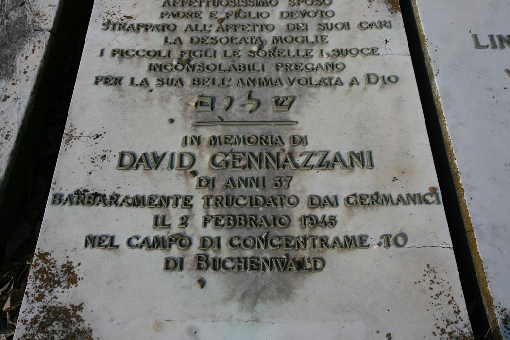 Cenotafi dei deportati nel cimitero ebraico, commemorazione delle vittime dell'Olocausto.