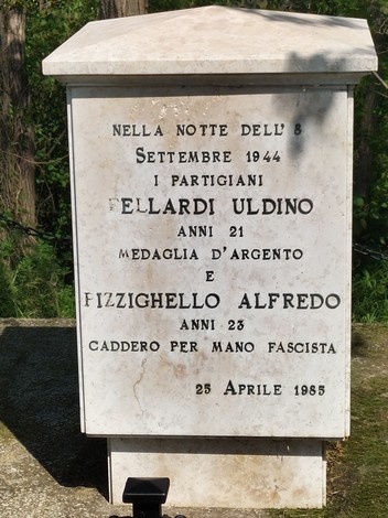 Cippo commemorativo dedicato ai partigiani Fellardi e Pizzighello, caduti il 8 settembre 1944.