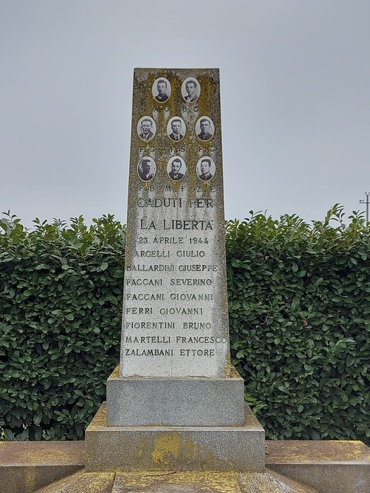 Monumento commemorativo dedicato ai caduti per la libertà nell'eccidio del Palazzone, avvenuto il 23 aprile 1944.