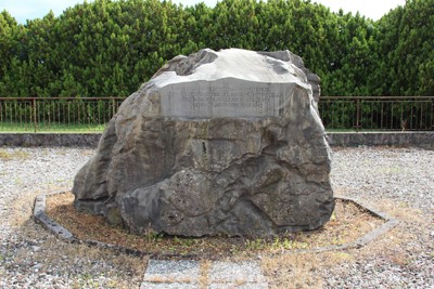 Monumento ai fucilati delle Fosse del Natisone, una testimonianza della memoria storica e della lotta per la libertà.