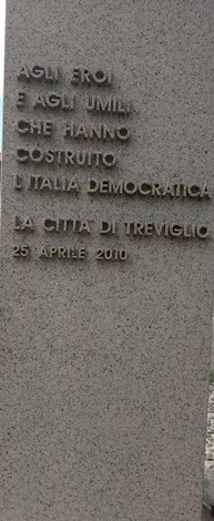 Monumento alla Resistenza a Treviglio, dedicato a coloro che hanno contribuito alla costruzione dell'Italia democratica.