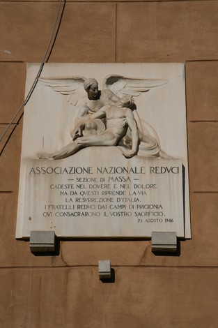 Lapidi commemorative del Municipio, onore ai caduti e ai sacrifici dei Reduci di guerra.