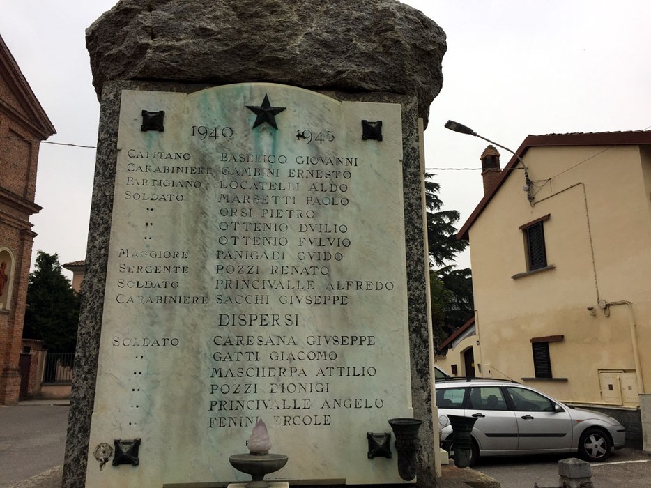 Monumento ai caduti di Pieve Albignola, commemorazione dei soldati durante la Seconda Guerra Mondiale.