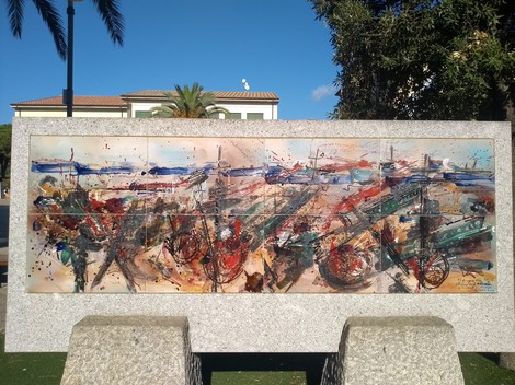 Monumento che celebra lo sbarco alleato, un'opera che ricorda un momento storico significativo.