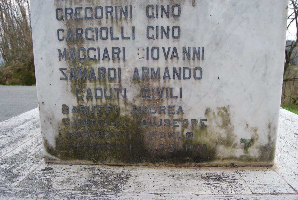 Monumento ai caduti di Ponzanello, dedicato agli eroi locali che hanno sacrificato la vita per la patria.