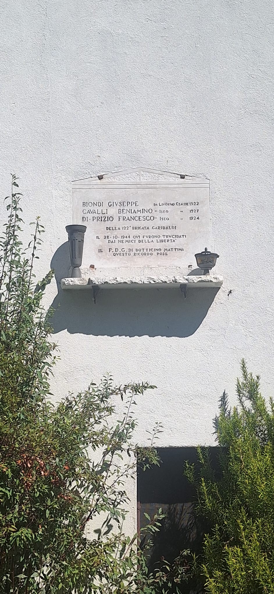 Lapide a Biondi, Cavalli e Di Prizio, Comune di Botticino (BS), foto 1