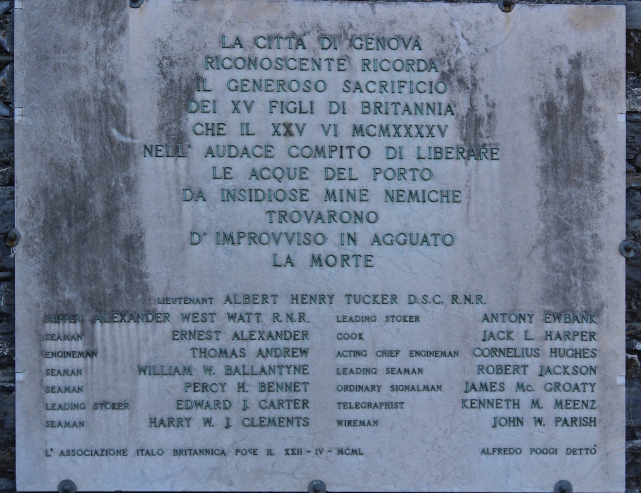 Lapide commemorativa ai marinai inglesi, situata a Genova, in onore del loro sacrificio.