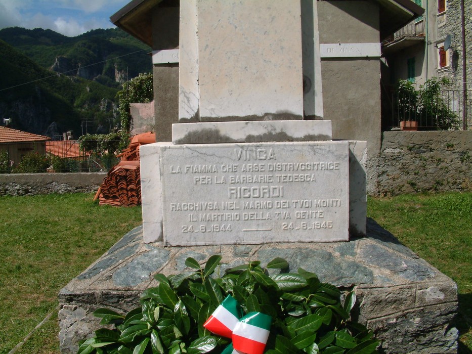 Monumento commemorativo in memoria della strage di Vinca, dedicato alle vittime della barbarie del 1944.
