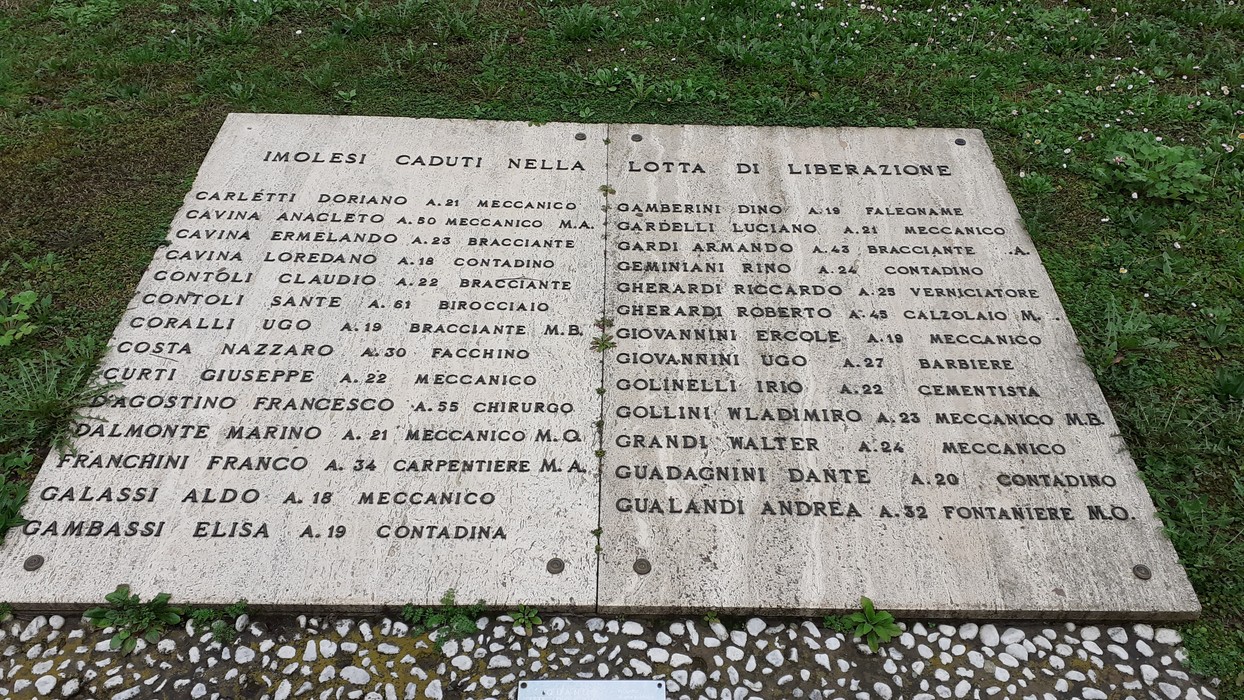 Monumento al Partigiano, in memoria dei caduti della lotta di liberazione, situato a Imola.