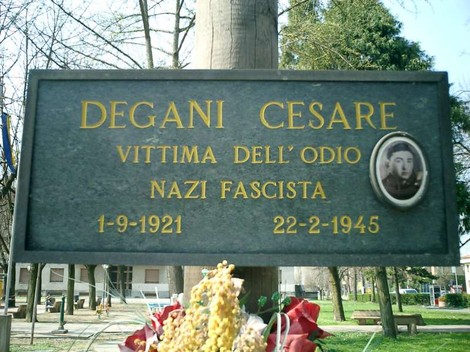 Targa commemorativa dedicata a Cesare Degani, vittima del nazifascismo, con foto e date di nascita e morte.