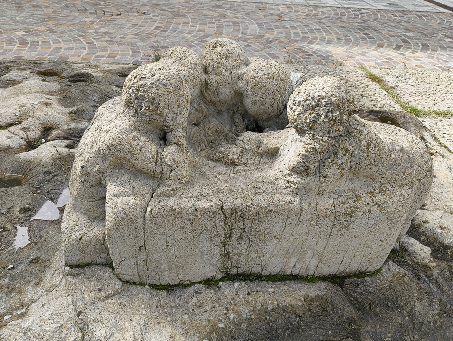 Monumento ai Martiri di Marzabotto, memoriale che onora le vittime della strage nazifascista.