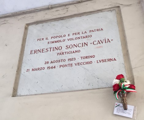 Lapide commemorativa a Ernesto Soncin, partigiano, a ricordo del suo sacrificio per la libertà.