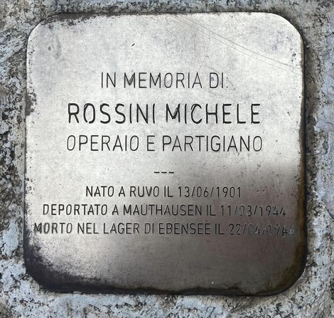 Pietre d'inciampo commemorative per Rossini Michele, un operario e partigiano deportato e morto durante la guerra.