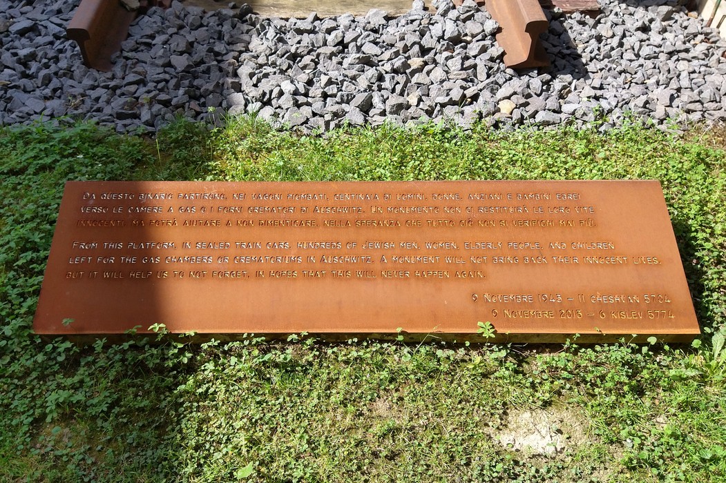 Monumento ai deportati, memoriale dedicato alla memoria delle vittime della deportazione.