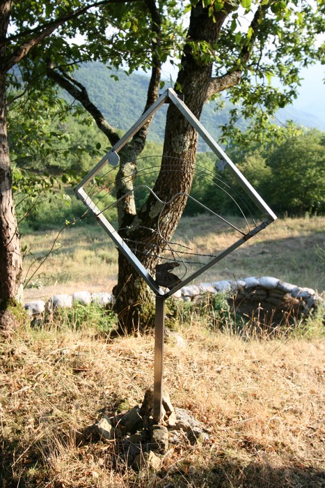 Monumento del Parco della Linea Gotica, simbolo della memoria storica in un ambiente naturale suggestivo.