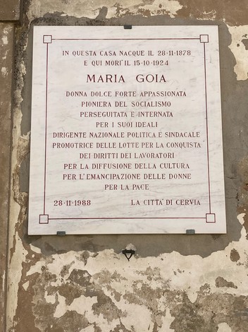 Lapide commemorativa di Maria Goia, pioniera del socialismo e dei diritti delle donne, situata a Cervia.
