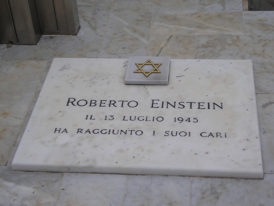 Sepolcro della famiglia Einstein-Mazzetti, commemorativo di Roberto Einstein.