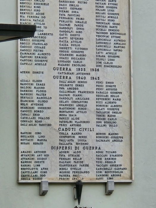 Lapide commemorativa ai caduti di Sorbolo, con i nomi dei militari e civili onorati.