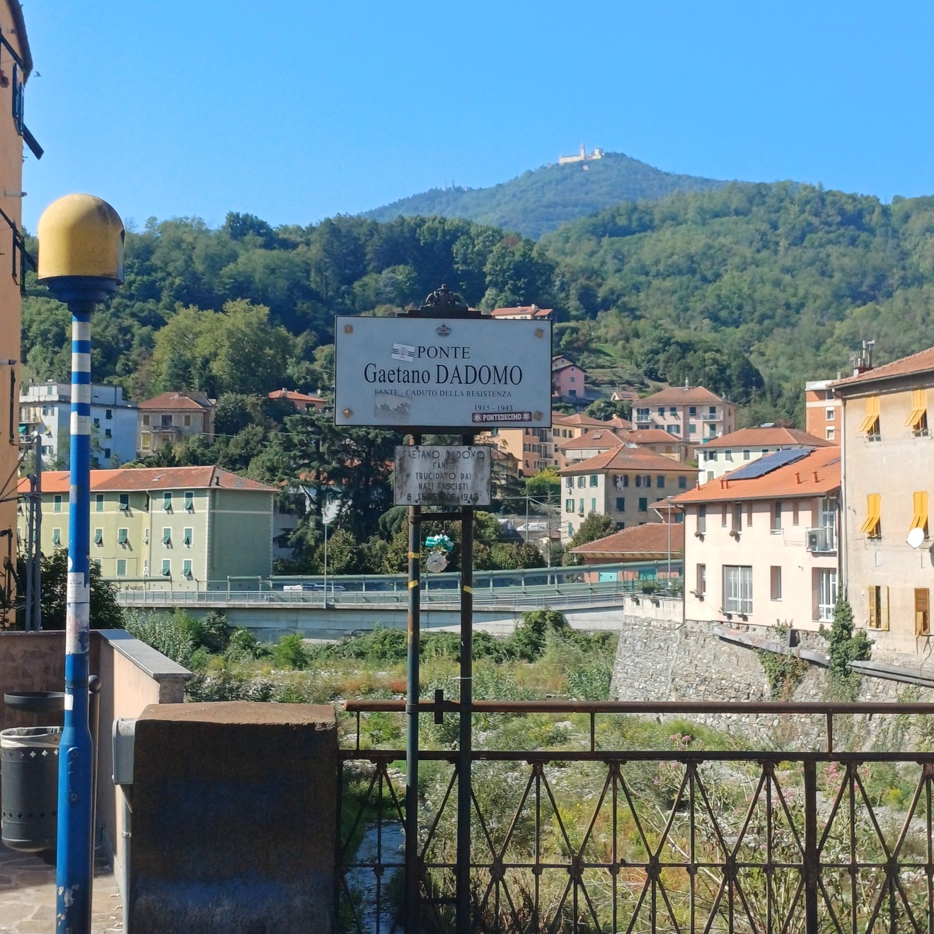 Lapide a Dadomo, Comune di Genova (GE), foto 1