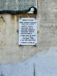 Lapide commemorativa ai partigiani di San Giuliano Vecchio, in onore dei caduti per la libertà.
