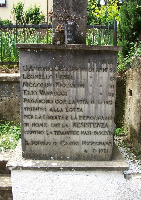 Monumento dedicato a Ceccaroni e compagni, commemorando la loro lotta per libertà e democrazia.