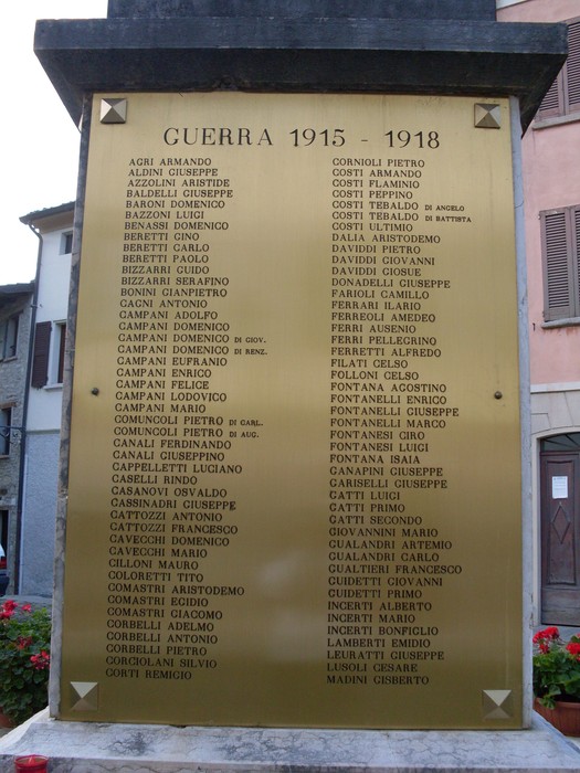 Monumento ai Caduti di Carpineti, dedicato ai soldati della Grande Guerra 1915-1918.