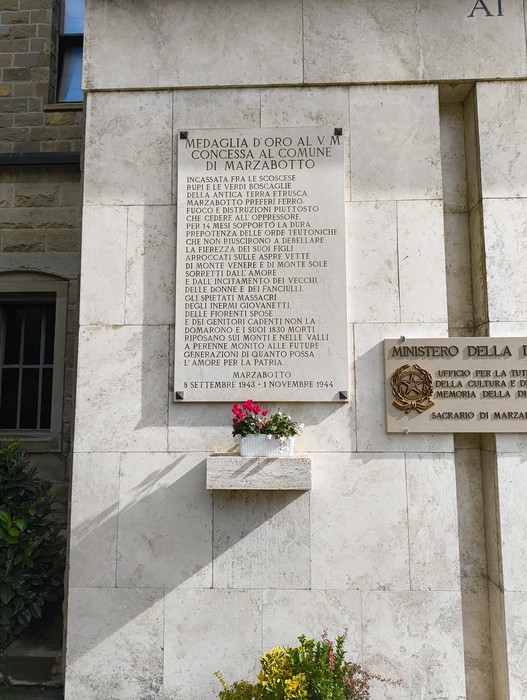 Sacrario dei Martiri di Marzabotto: commemorazione delle vittime della strage nazifascista durante la Seconda Guerra Mondiale.