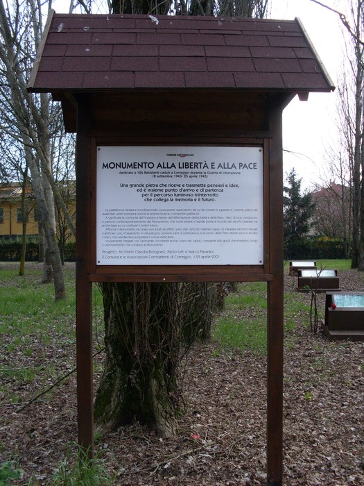 Monumento alla Libertà e alla Pace, simbolo di valori fondamentali e memoria storica in un contesto naturale.