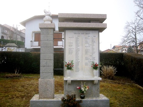 Monumento ai caduti di Sala, dedicato alla memoria dei soldati e ai loro sacrifici.