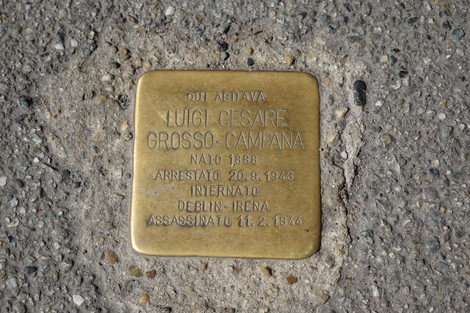 Pietra d'inciampo dedicata a Luigi Cesare Grosso Campana, commemorativa di arresto e assassinio.