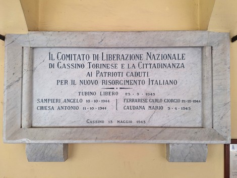 Lapide commemorativa ai patrioti caduti, dedicata al nuovo risorgimento italiano.