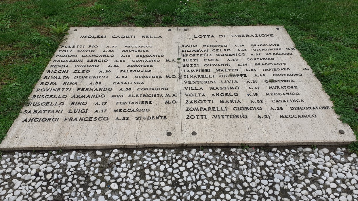 Monumento al Partigiano, dedicato ai caduti della Resistenza e alla lotta per la libertà.