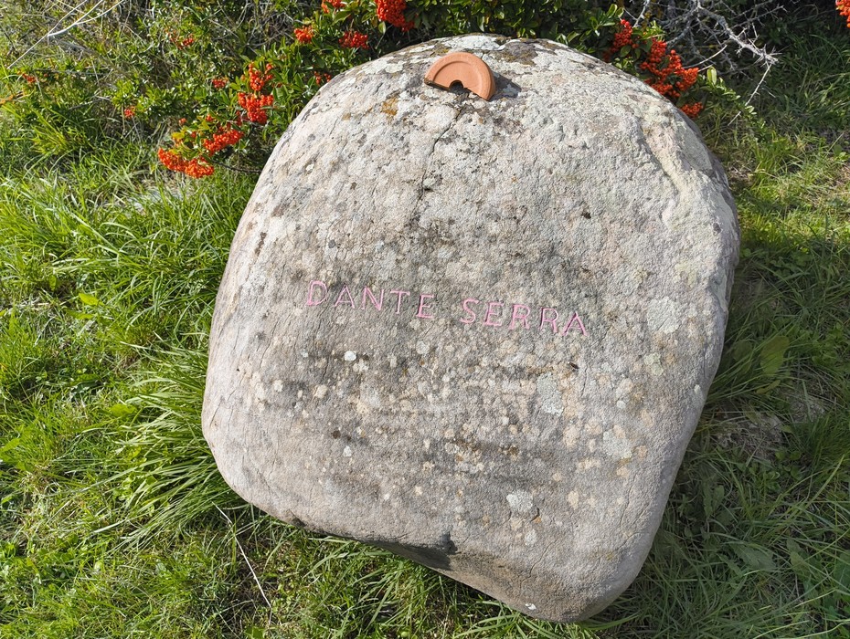 Monumento ai partigiani caduti a Monte Sabbiuno, custodisce la memoria storica del luogo.