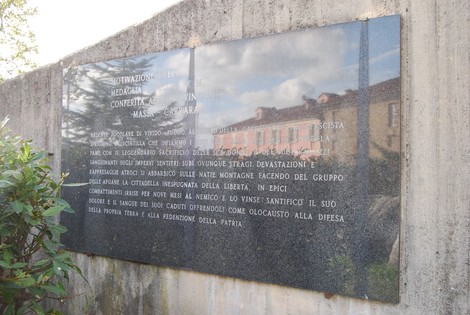 Parco della Resistenza di Caniparola, un luogo di memoria e riflessione dedicato ai caduti e alla libertà.