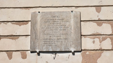 Lapide commemorativa per gli antifascisti tiburtini, situata a Tivoli.
