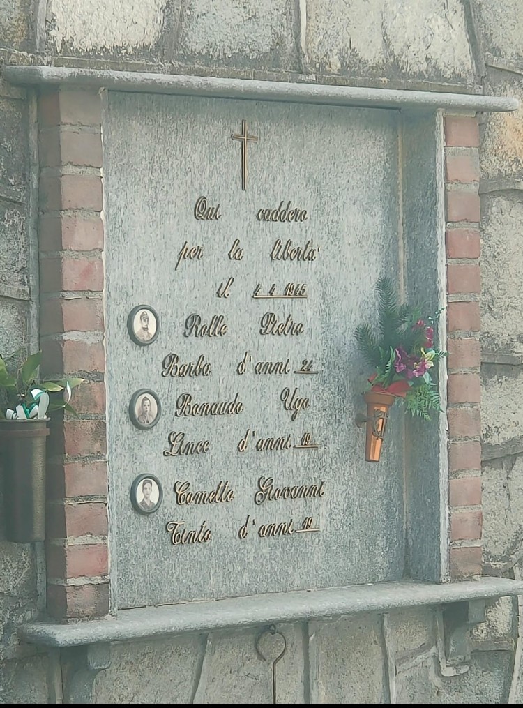 Lapide commemorativa a Rolle, Bonaudo e Cometto, in onore dei caduti per la libertà.