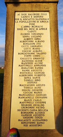 Monumento commemorativo ai caduti dell'Amola, dedicato ai valorosi figli della comunità.