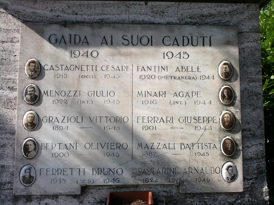 Monumento commemorativo ai caduti di Villa Gaida, in omaggio ai soldati sacrificatisi durante le guerre.