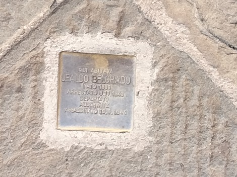 Pietra d'inciampo a Belgrado che commemora una vittima della Shoah.
