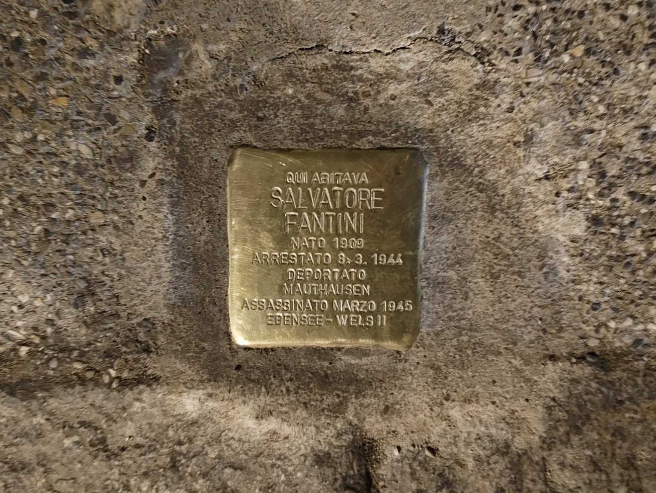 Pietra d'inciampo dedicata a Salvatore Fantini, memoriale a una vittima della persecuzione nazista.