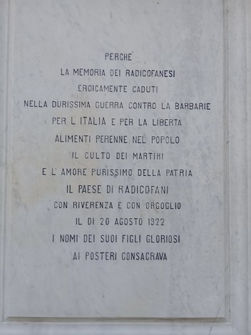Monumento ai Caduti di Radicofani, commemorazione dei valorosi caduti in guerra per la libertà e la patria.